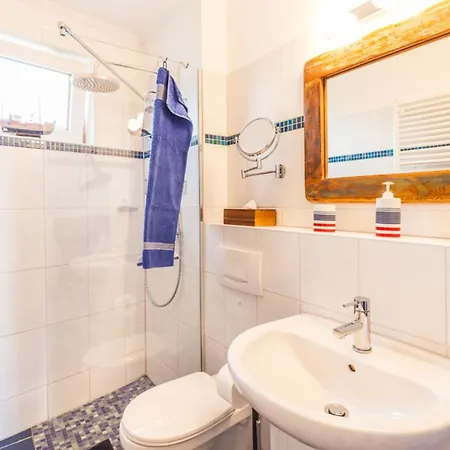 4 Sterne-terrassen-fewo Heimathaven Direkt Am Ostseestrand Inkl Schwimmbad Apartment *