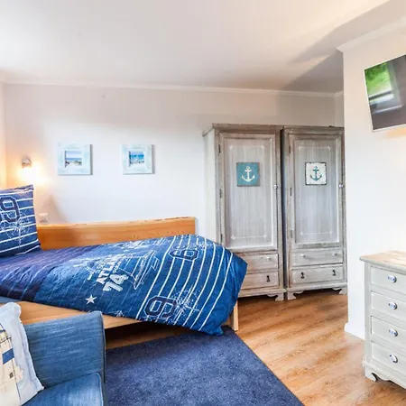 Apartment 4 Sterne-terrassen-fewo Heimathaven Direkt Am Ostseestrand Inkl Schwimmbad Kronsgaard